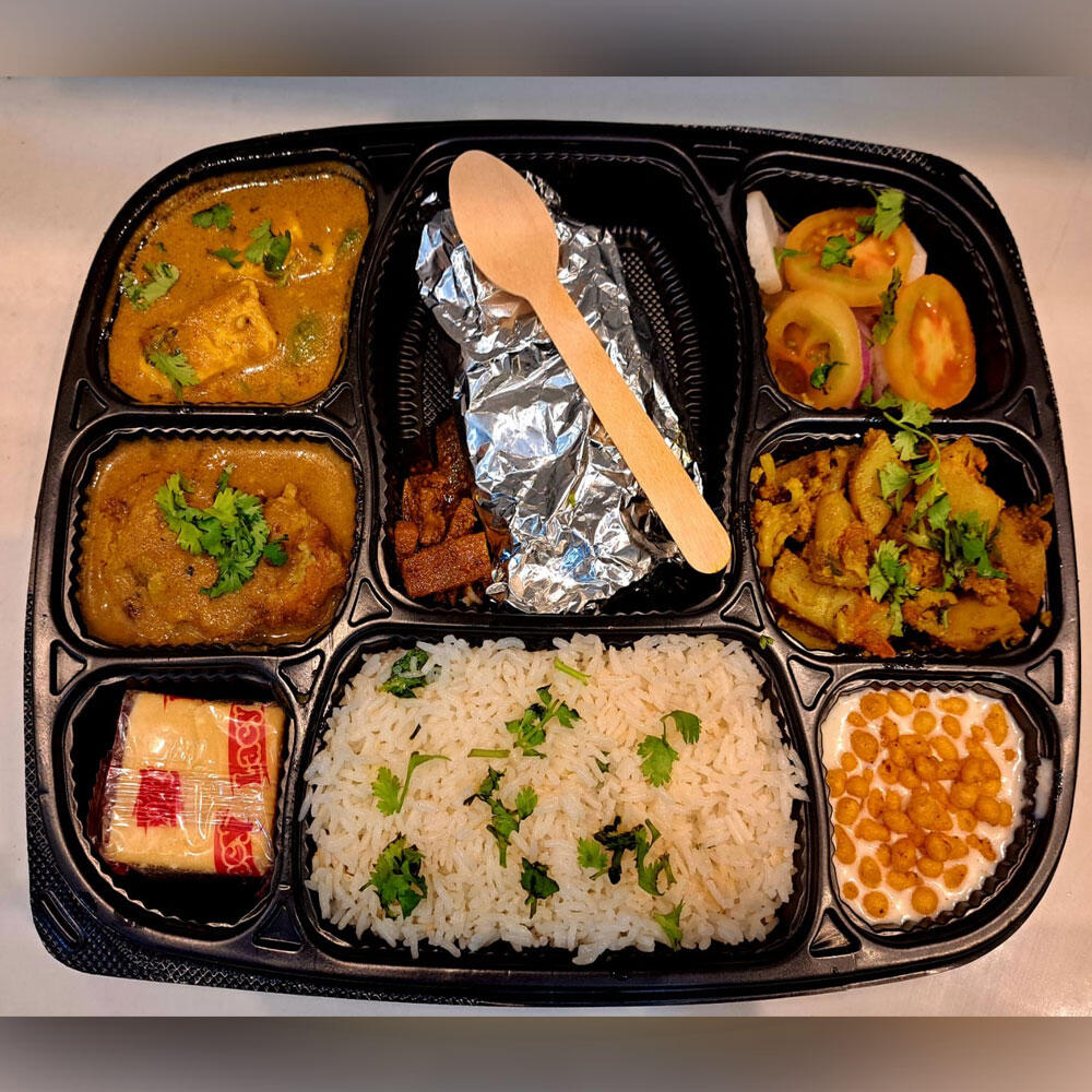 Moms Royal Menu Thali